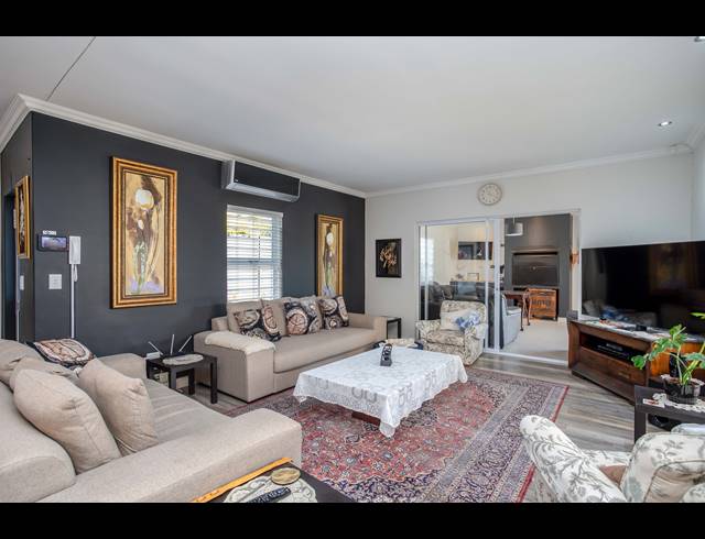 3 BEDROOM FREEHOLD SOLD IN PINEHURST